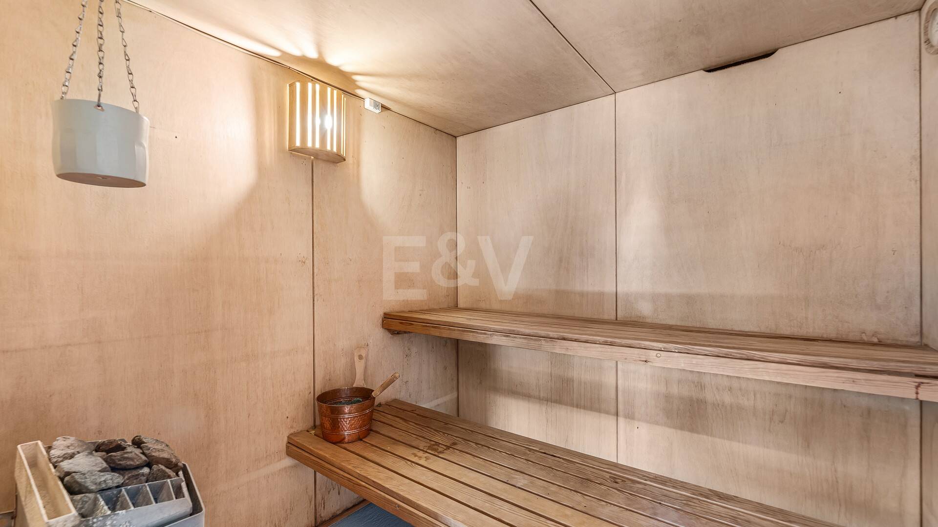 Propiedad en Primera Línea de Golf al Mejor Precio con Parcela Única Cerca del Mar y Servicios