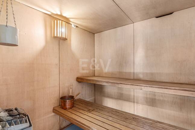 Best-Priced Frontline Golf Property med unikt stort tomt nära havet & bekvämligheter