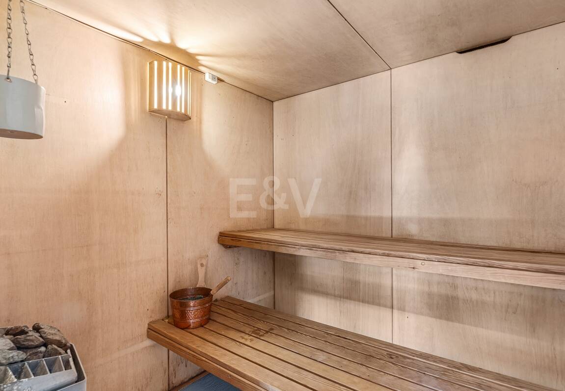 Best-Priced Frontline Golf Property med unikt stort tomt nära havet & bekvämligheter