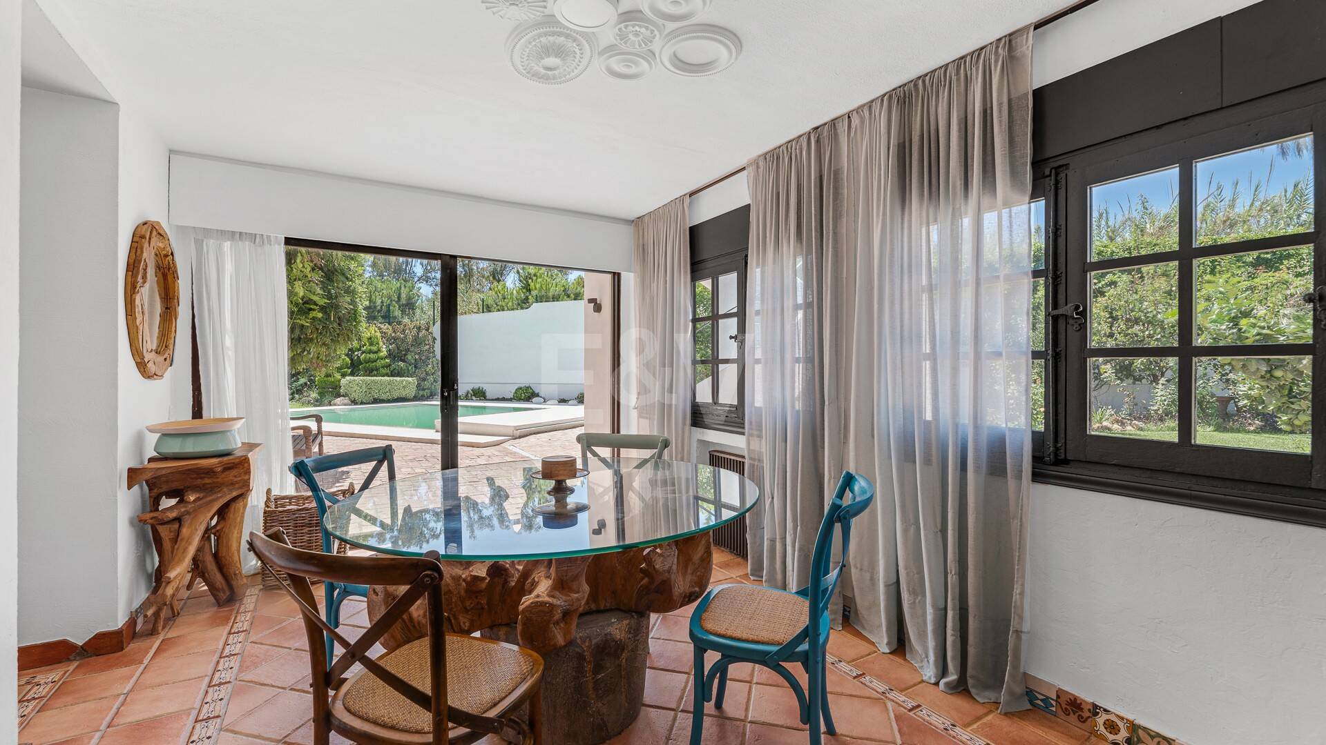 Best-Priced Frontline Golf Property med unikt stort tomt nära havet & bekvämligheter