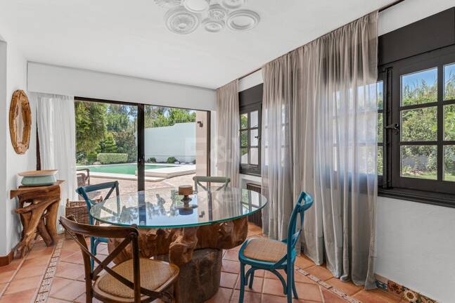 Best-Priced Frontline Golf Property med unikt stort tomt nära havet & bekvämligheter