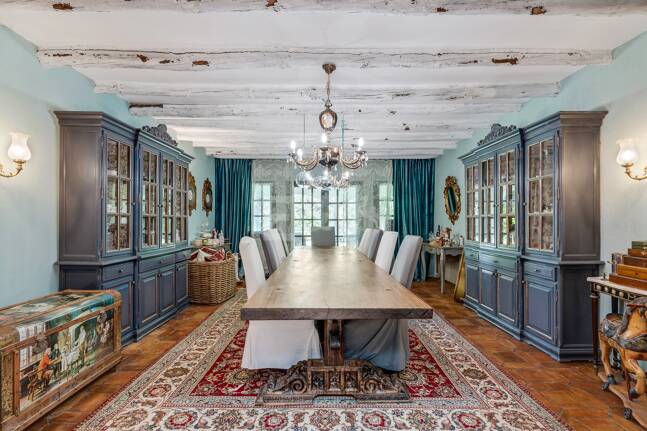 Best-Priced Frontline Golf Property med unikt stort tomt nära havet & bekvämligheter