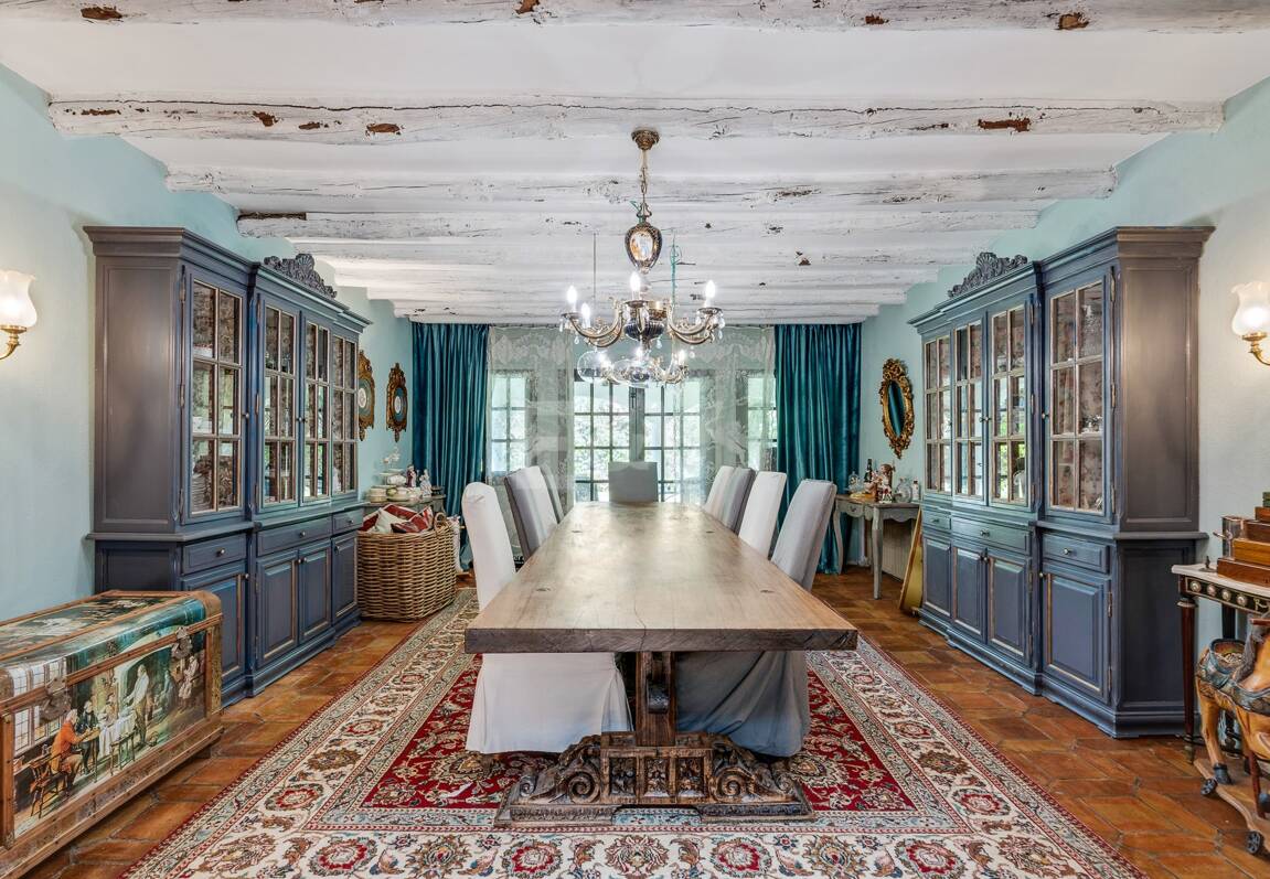 Best-Priced Frontline Golf Property med unikt stort tomt nära havet & bekvämligheter