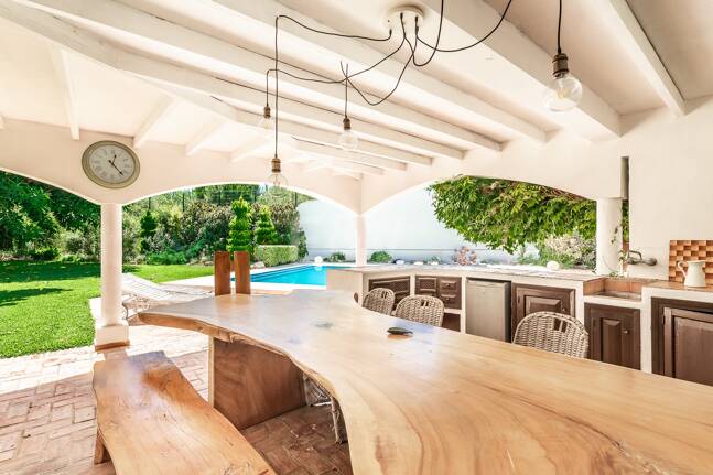 Best-Priced Frontline Golf Property med unikt stort tomt nära havet & bekvämligheter