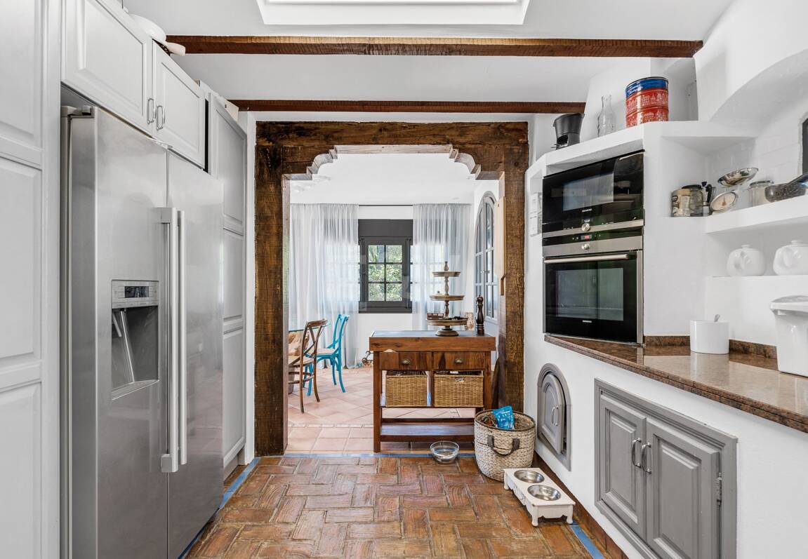 Best-Priced Frontline Golf Property med unikt stort tomt nära havet & bekvämligheter