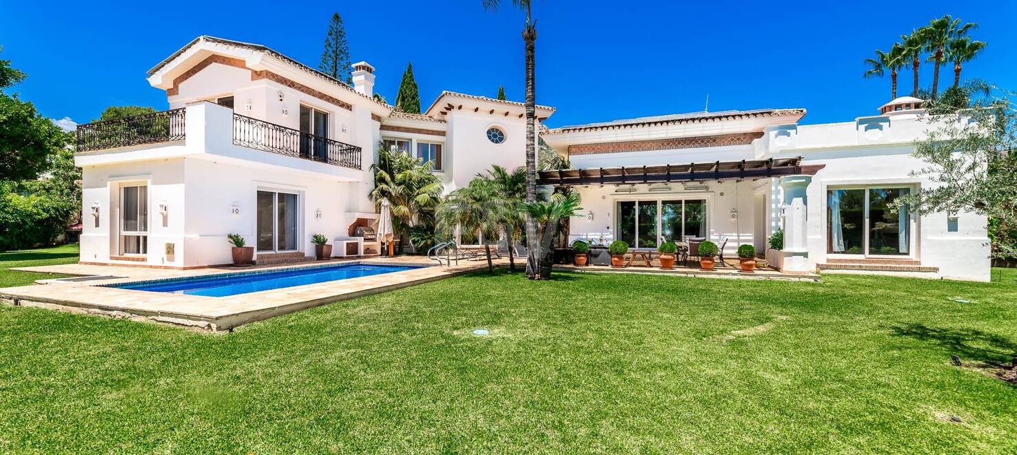 Exquisite 5-Bedroom Villa in Sierra Blanca