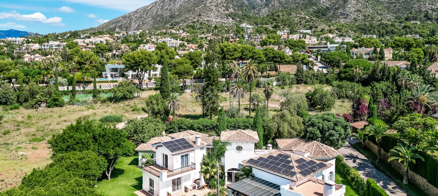 Exquisite 5-Bedroom Villa in Sierra Blanca