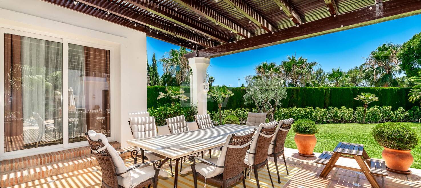 Exquisite 5-Bedroom Villa in Sierra Blanca