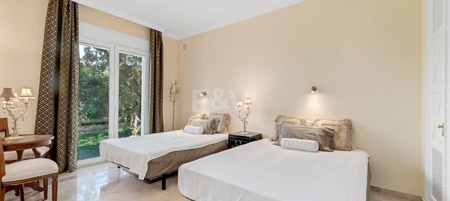 Exquisite 5-Bedroom Villa in Sierra Blanca