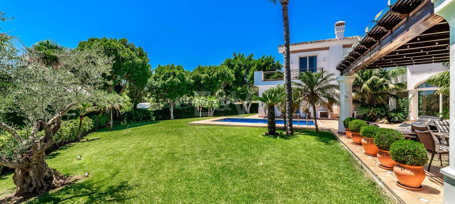 Exquisite 5-Bedroom Villa in Sierra Blanca