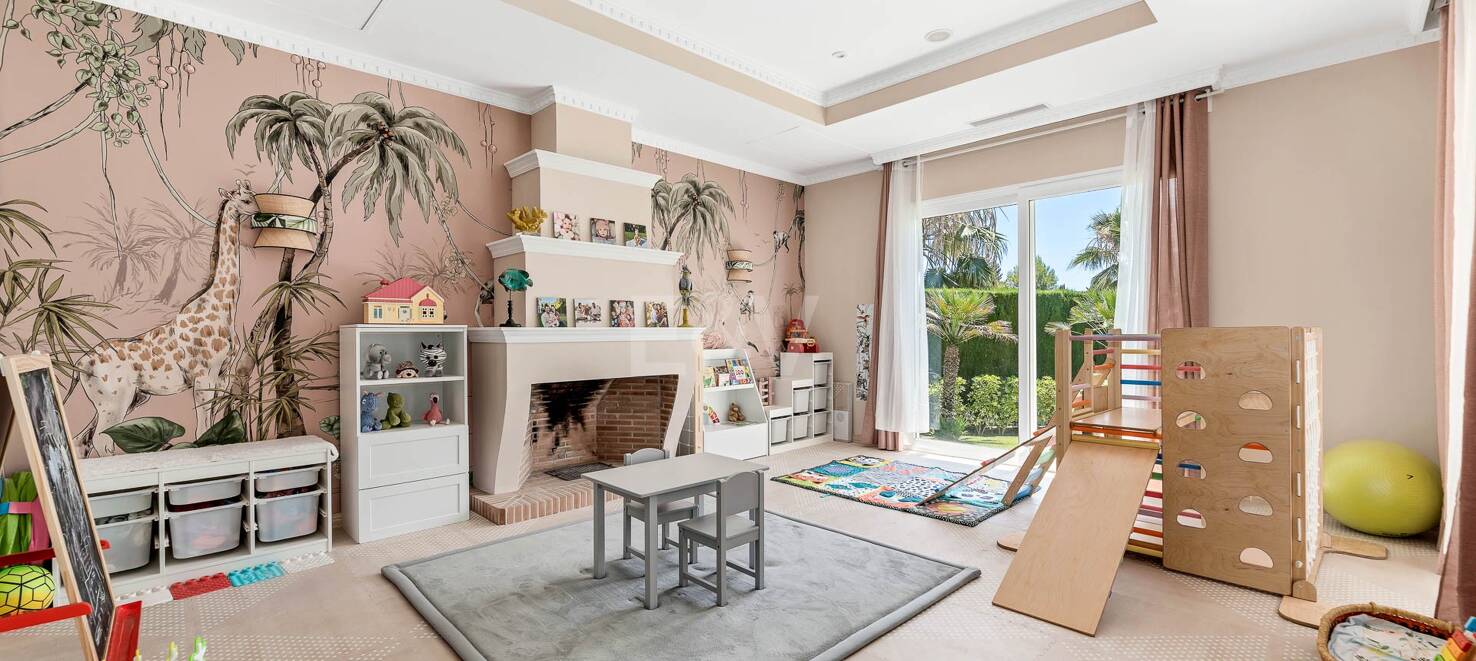 Exquisite 5-Bedroom Villa in Sierra Blanca
