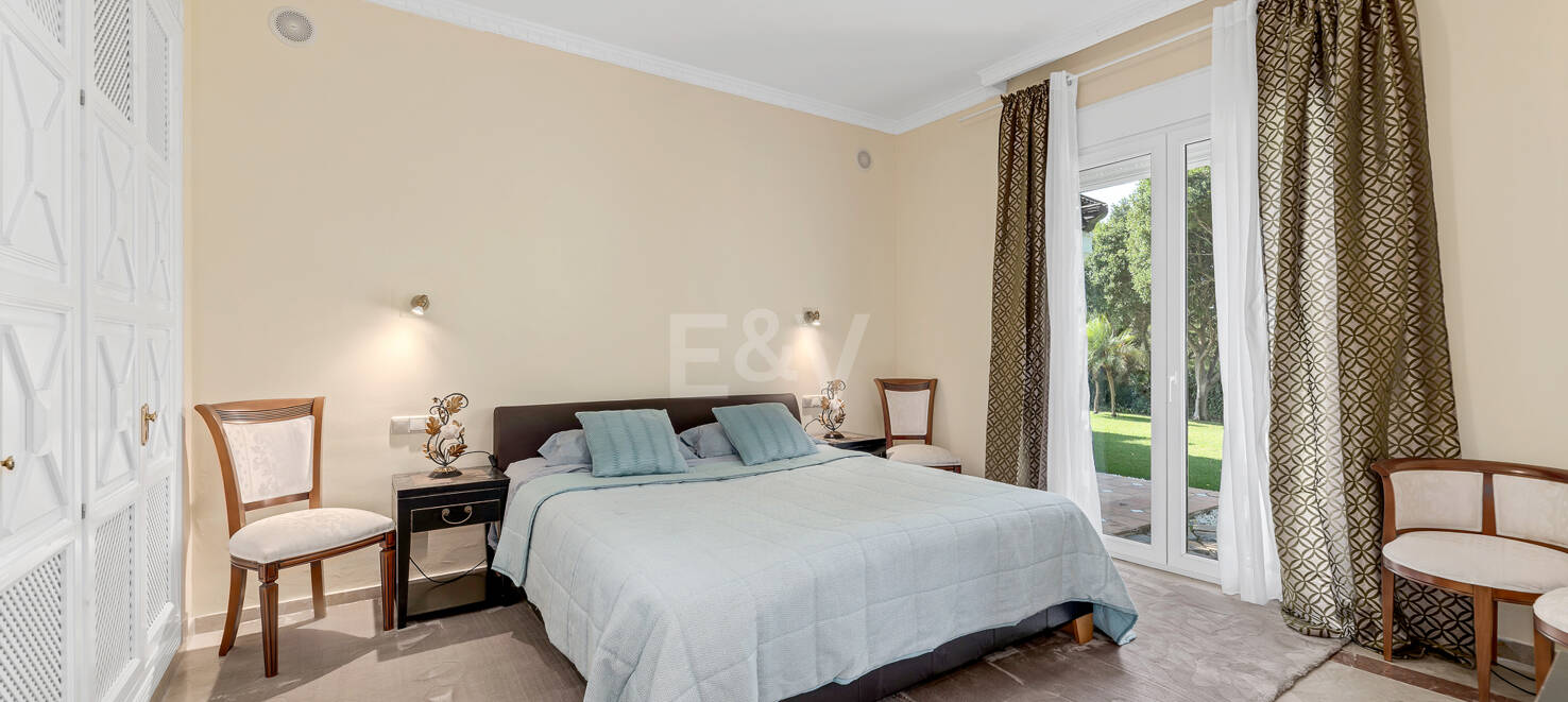 Exquisite 5-Bedroom Villa in Sierra Blanca