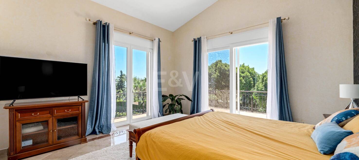 Exquisite 5-Bedroom Villa in Sierra Blanca