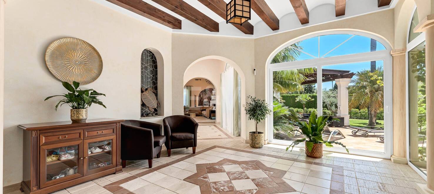 Exquisite 5-Bedroom Villa in Sierra Blanca