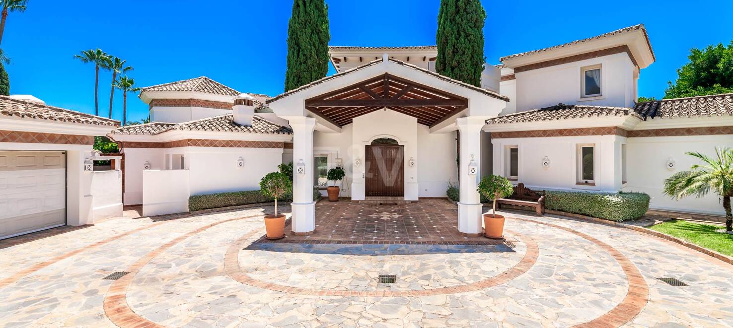 Exquisite 5-Bedroom Villa in Sierra Blanca