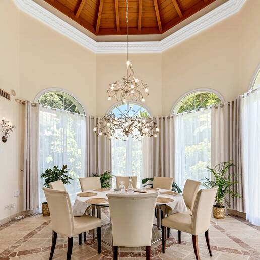 Exquisite 5-Bedroom Villa in Sierra Blanca