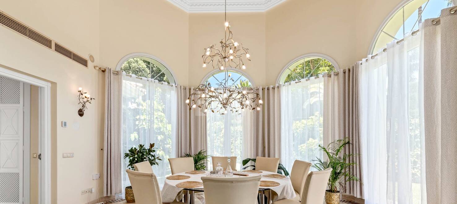 Exquisite 5-Bedroom Villa in Sierra Blanca
