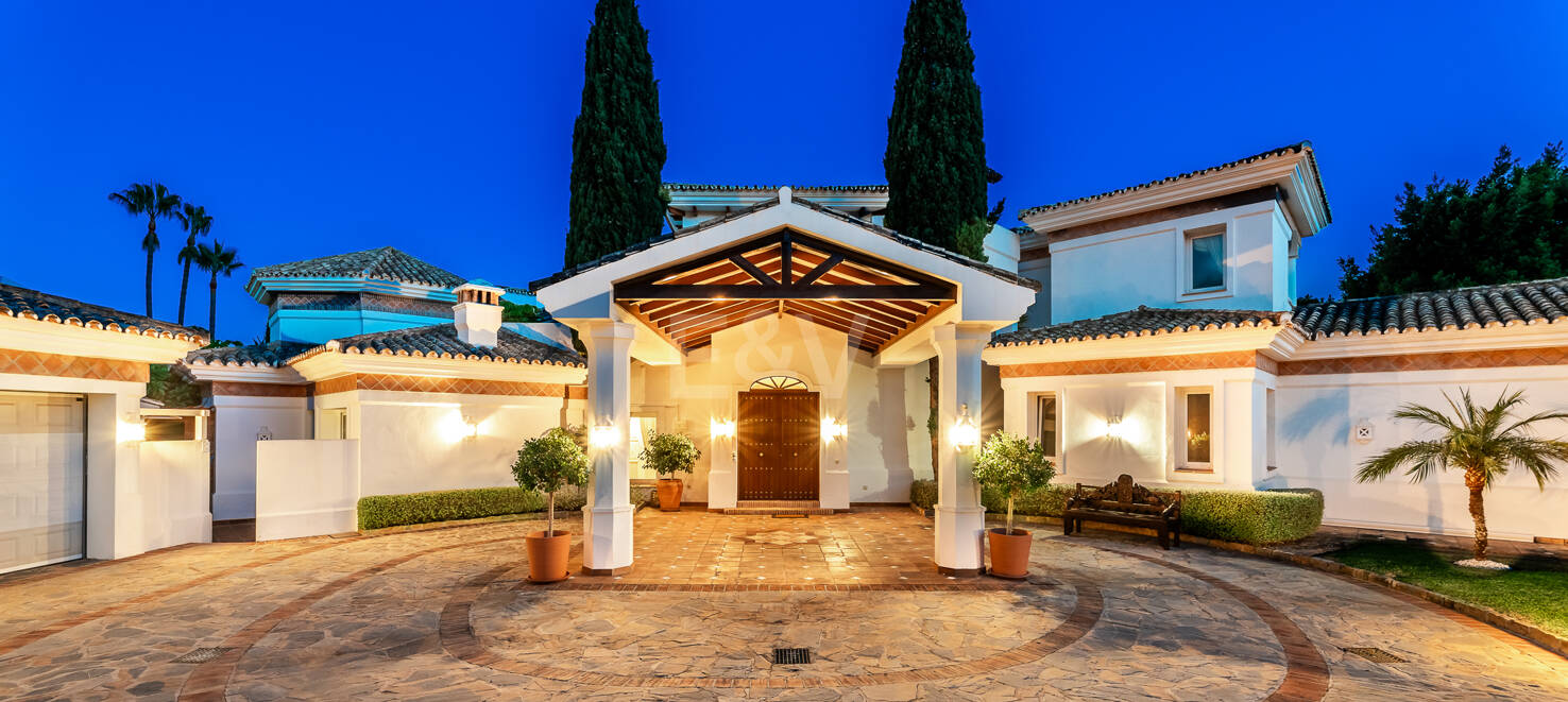 Exquisite 5-Bedroom Villa in Sierra Blanca