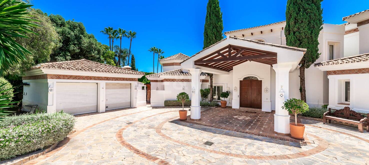 Exquisite 5-Bedroom Villa in Sierra Blanca