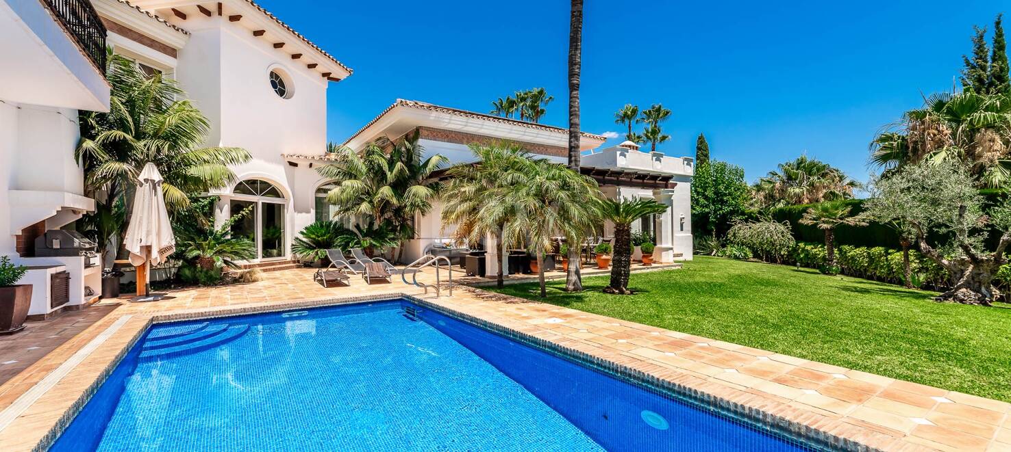Exquisite 5-Bedroom Villa in Sierra Blanca