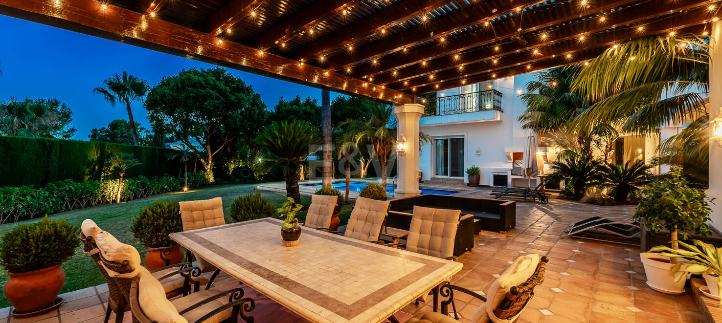 Exquisite 5-Bedroom Villa in Sierra Blanca