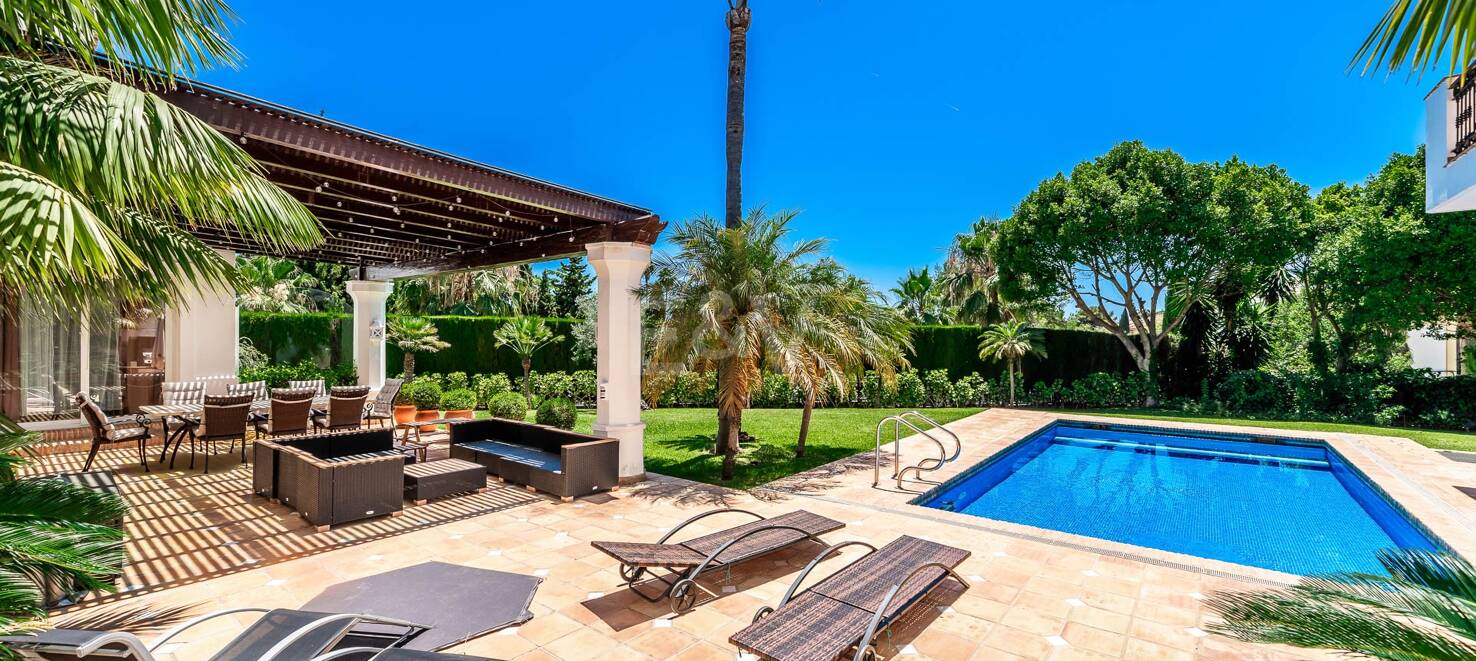 Exquisite 5-Bedroom Villa in Sierra Blanca