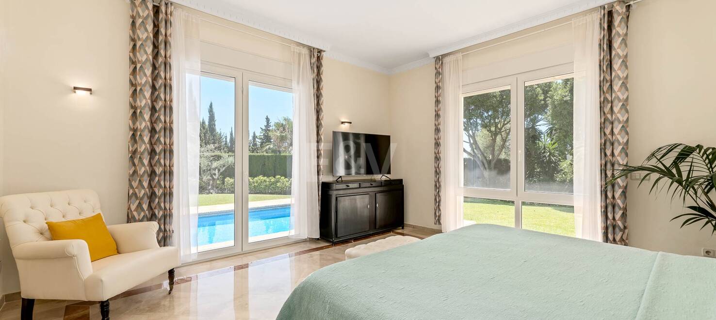 Exquisite 5-Bedroom Villa in Sierra Blanca