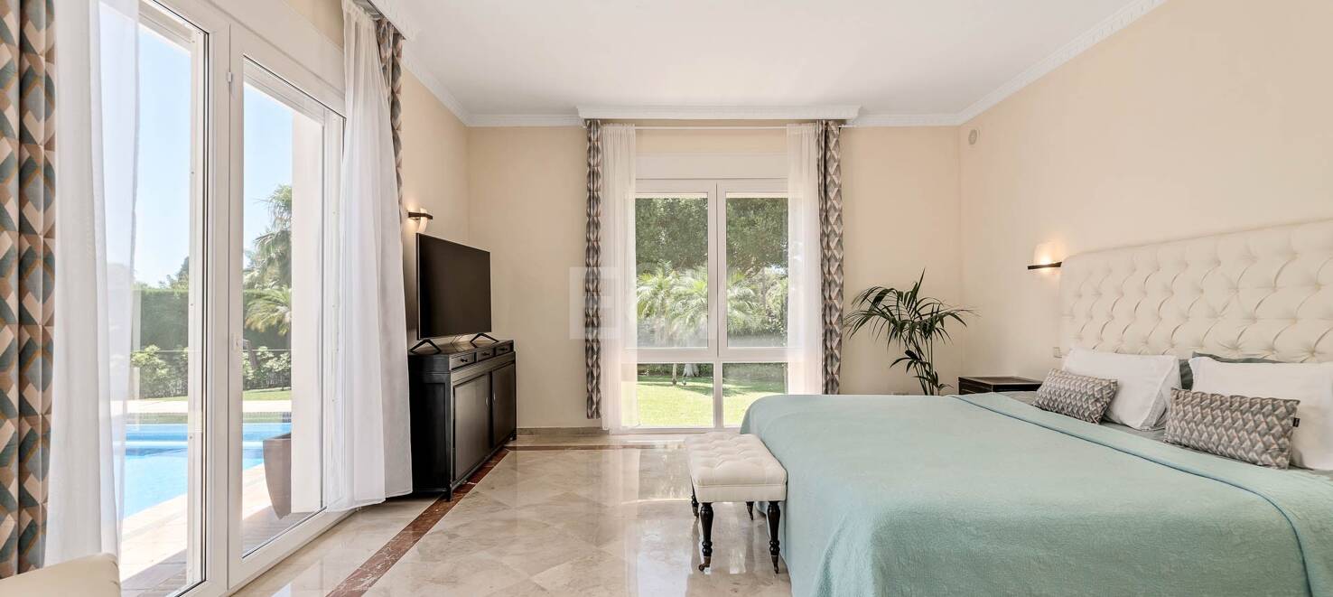 Exquisite 5-Bedroom Villa in Sierra Blanca