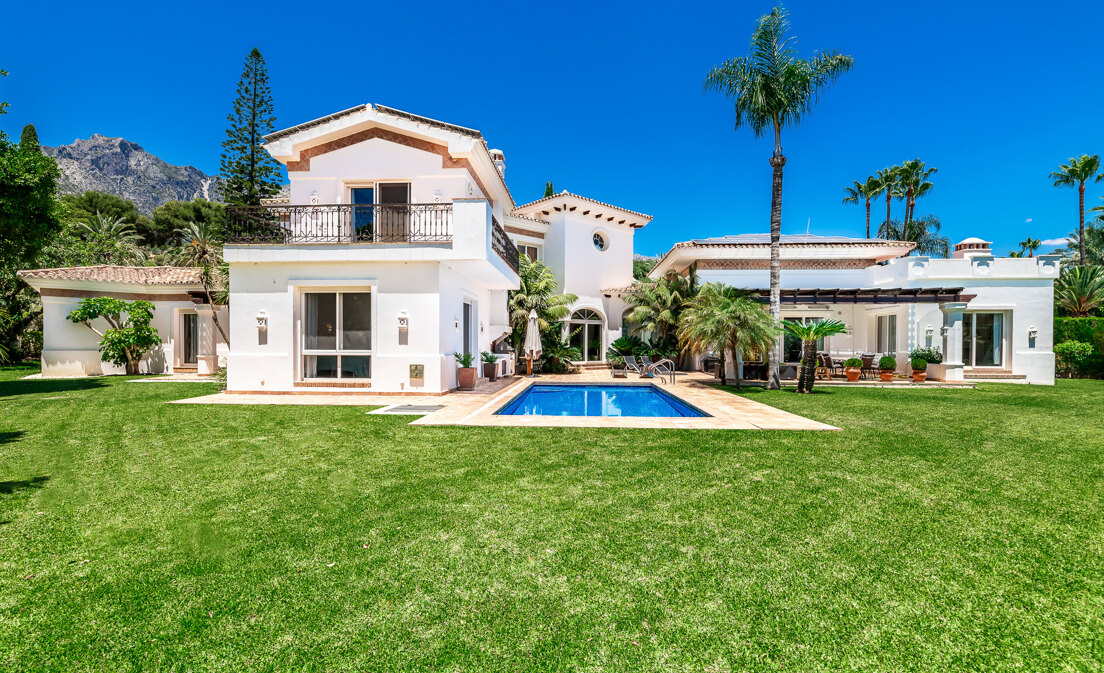 Exquisite 5-Bedroom Villa in Sierra Blanca