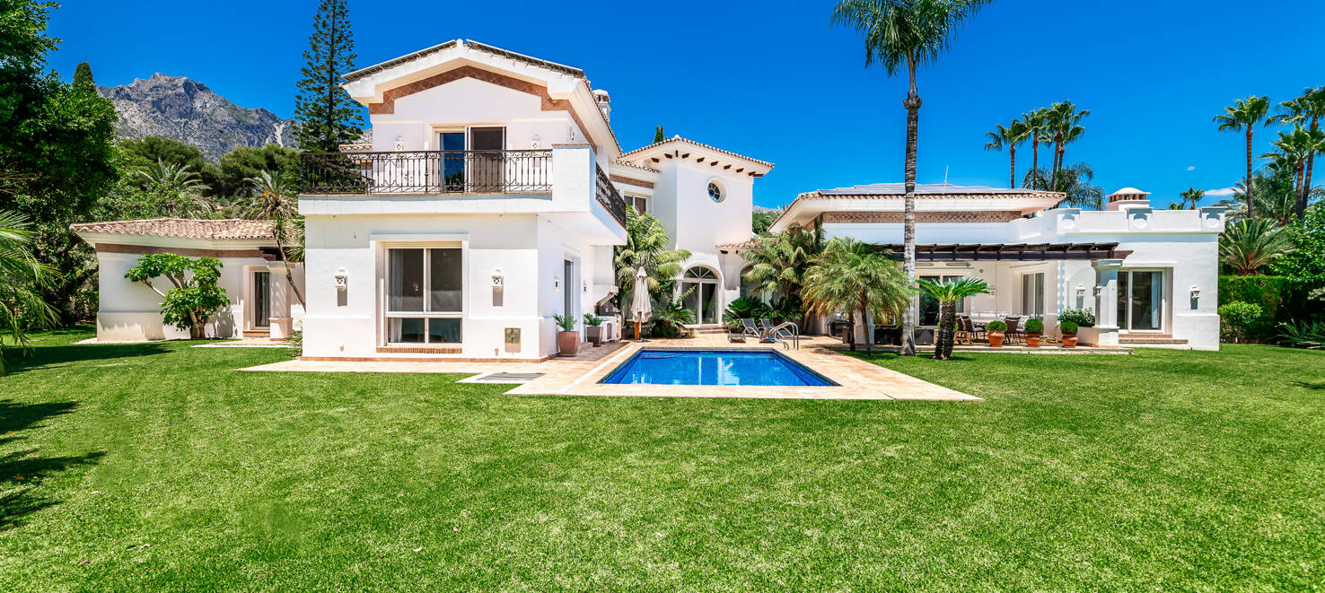 Exquisite 5-Bedroom Villa in Sierra Blanca
