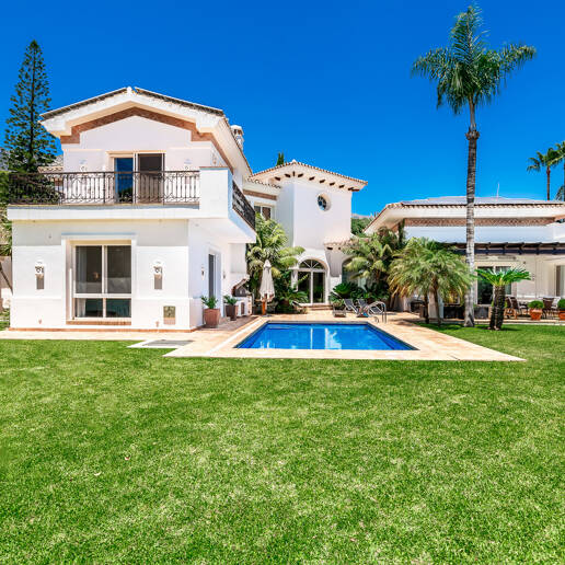 Exquisite 5-Bedroom Villa in Sierra Blanca