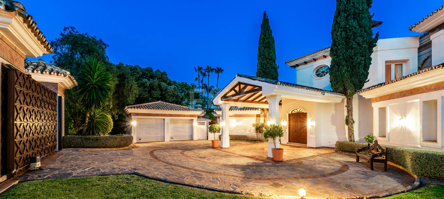 Exquisite 5-Bedroom Villa in Sierra Blanca