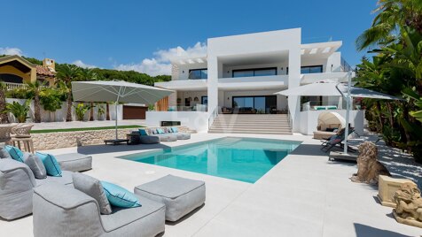 Luxury villa in Costabella, Marbella East. Prices from €11,300 per week