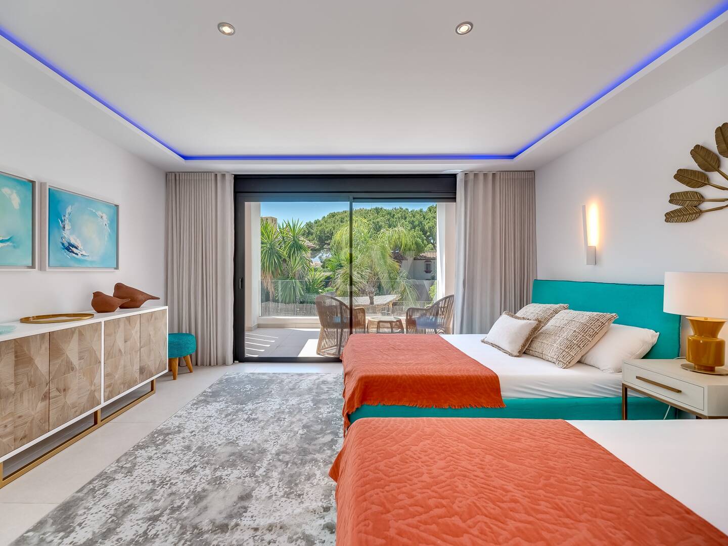 Villa de luxe en Costabella, Marbella Est. Prix à partir de 11 000 € par semaine