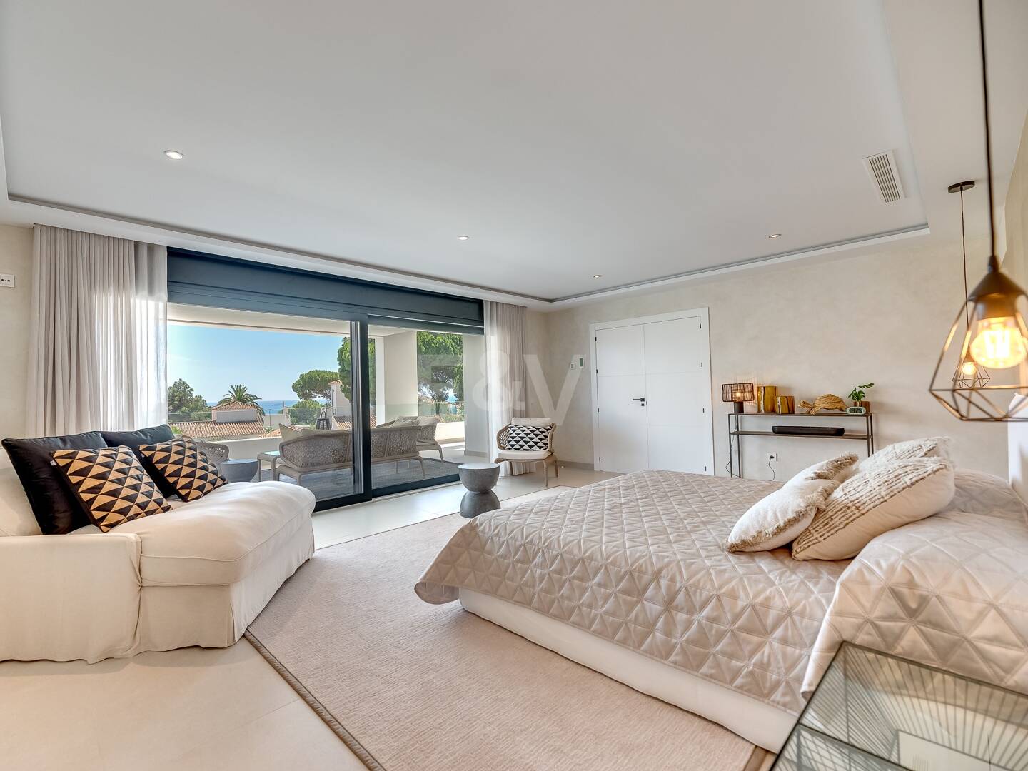 Villa de luxe en Costabella, Marbella Est. Prix à partir de 11 000 € par semaine