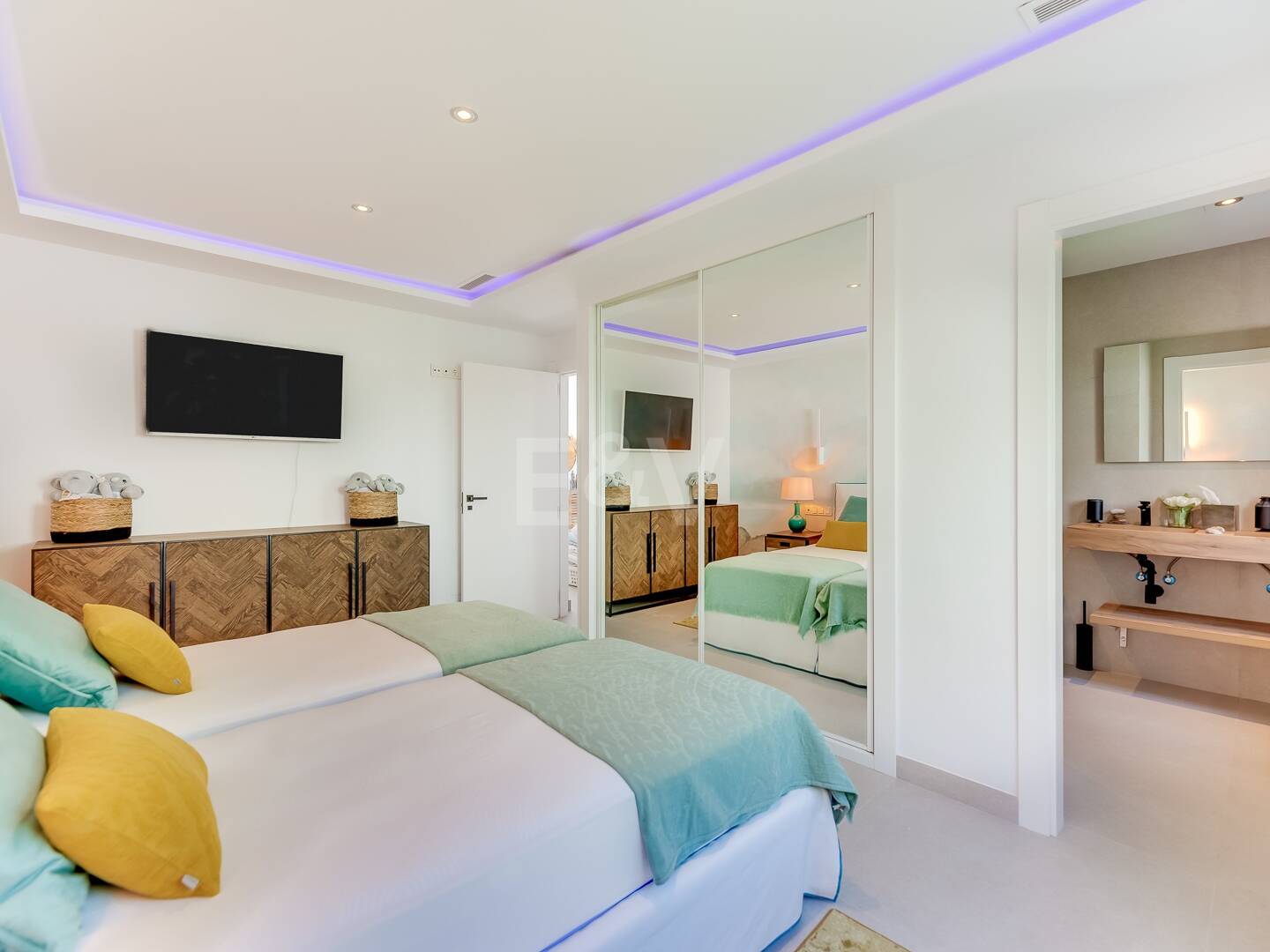 Villa de luxe en Costabella, Marbella Est. Prix à partir de 11 000 € par semaine