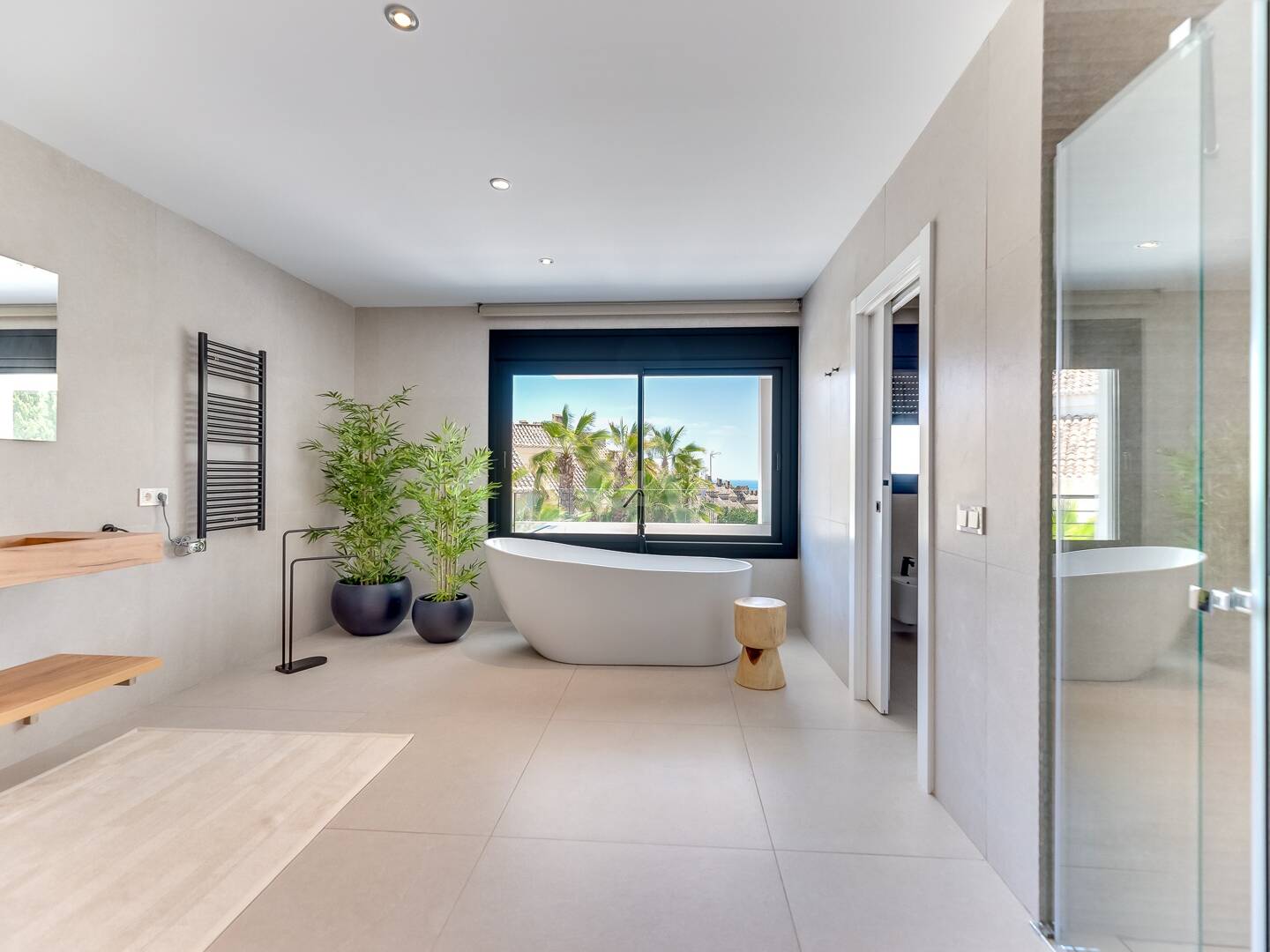 Villa de luxe en Costabella, Marbella Est. Prix à partir de 11 000 € par semaine