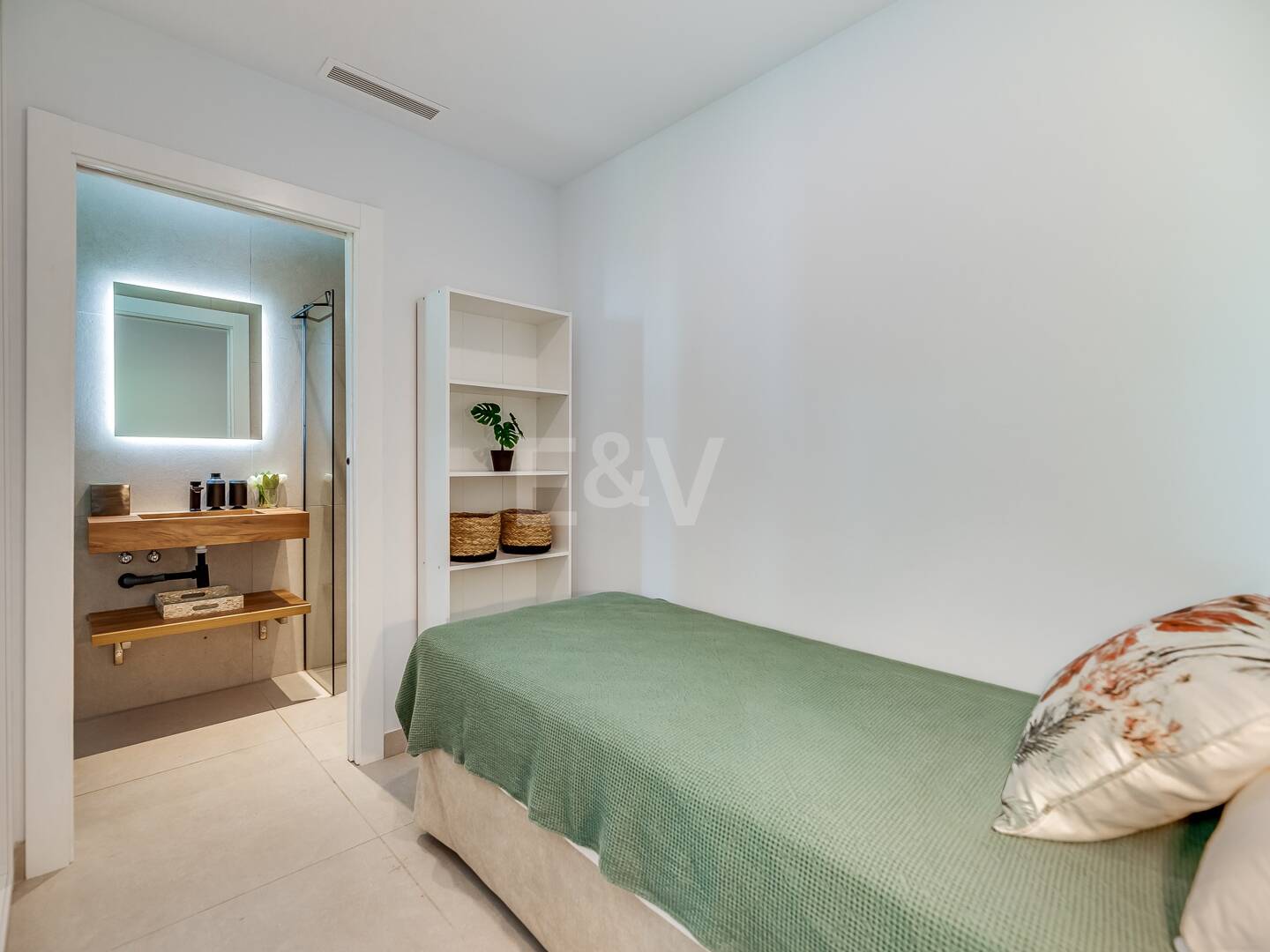 Villa de luxe en Costabella, Marbella Est. Prix à partir de 11 000 € par semaine