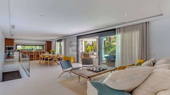Villa de luxe en Costabella, Marbella Est. Prix à partir de 11 000 € par semaine
