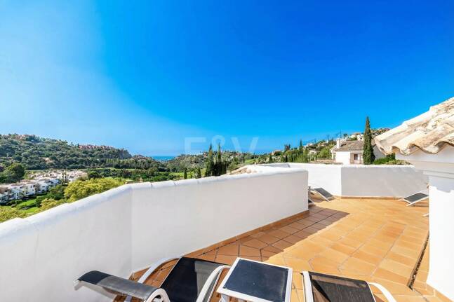 Elegant 6-bedroom frontline golf villa in the gated community of Los Arqueros with spectacular sea views available for long-term rental