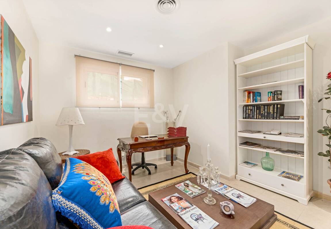 Elegant 6-bedroom frontline golf villa in the gated community of Los Arqueros with spectacular sea views available for long-term rental