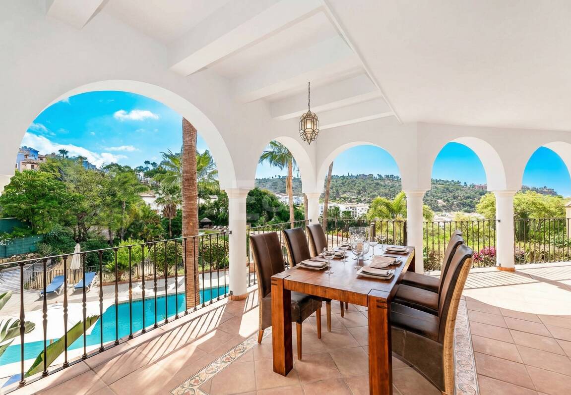 Elegant 6-bedroom frontline golf villa in the gated community of Los Arqueros with spectacular sea views available for long-term rental