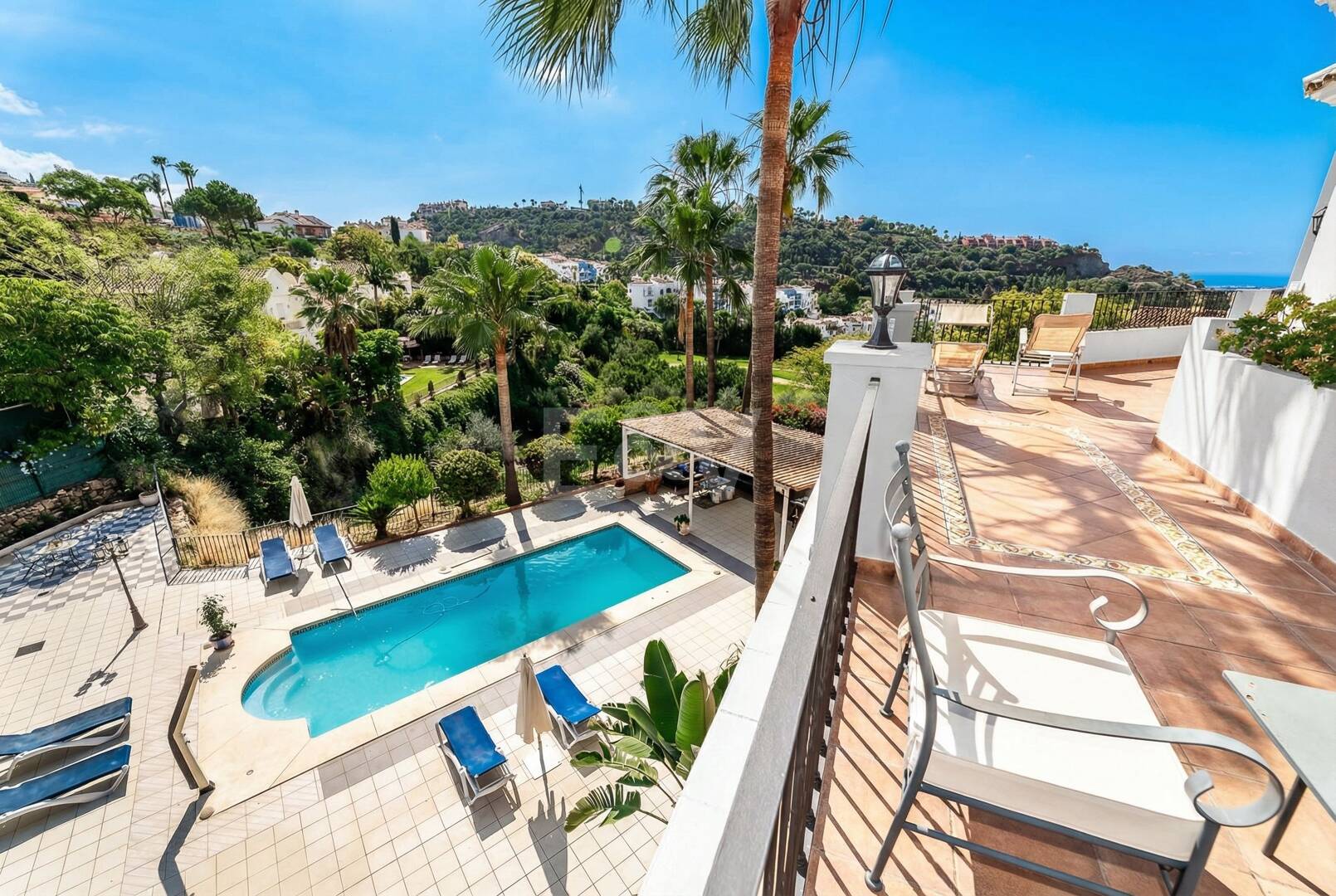 Elegant 6-bedroom frontline golf villa in the gated community of Los Arqueros with spectacular sea views available for long-term rental