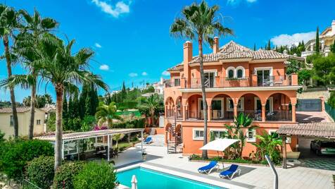 Elegante Golfvilla in erster Reihe mit spektakulärem Meerblick. Langfristig von September bis Juni