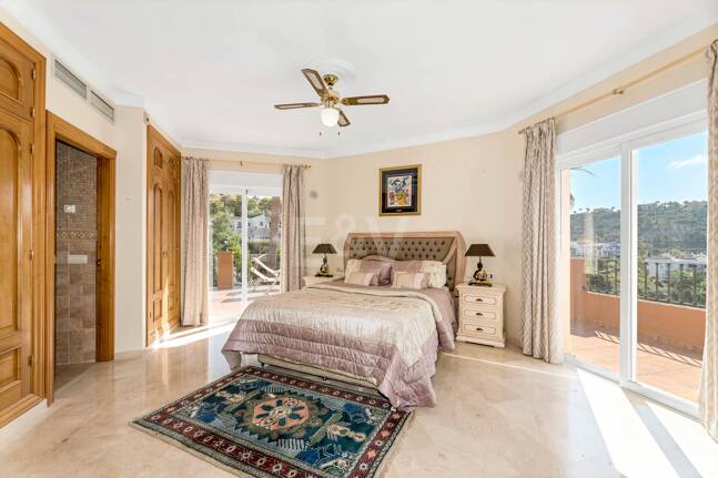 Elegant 6-bedroom frontline golf villa in the gated community of Los Arqueros with spectacular sea views available for long-term rental