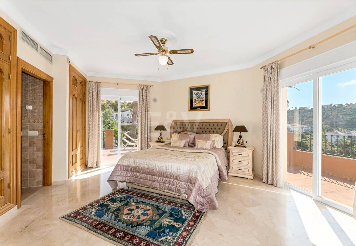 Elegant 6-bedroom frontline golf villa in the gated community of Los Arqueros with spectacular sea views available for long-term rental