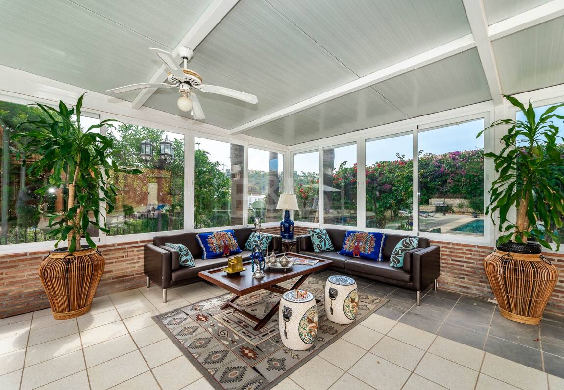 Elegant 6-bedroom frontline golf villa in the gated community of Los Arqueros with spectacular sea views available for long-term rental