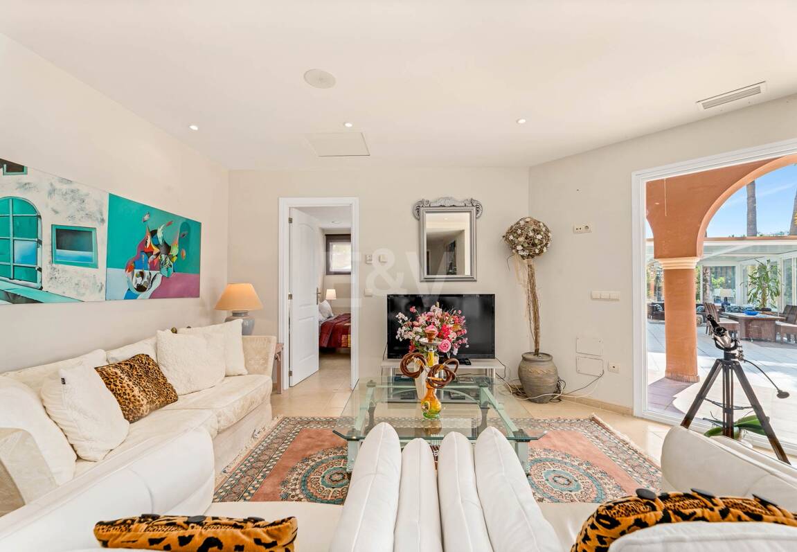 Elegant 6-bedroom frontline golf villa in the gated community of Los Arqueros with spectacular sea views available for long-term rental