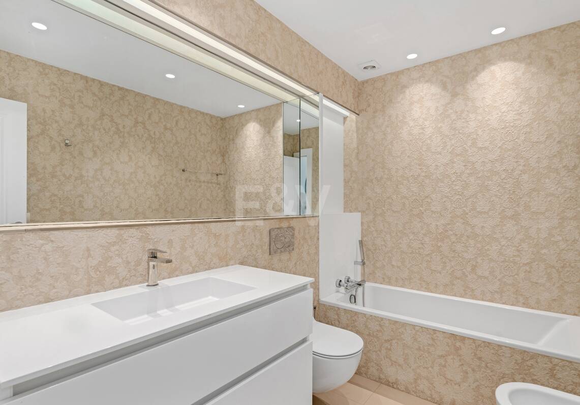 Exclusiva villa en Lomas de Marbella Club, de 8 dormitorios con vistas a la montaña