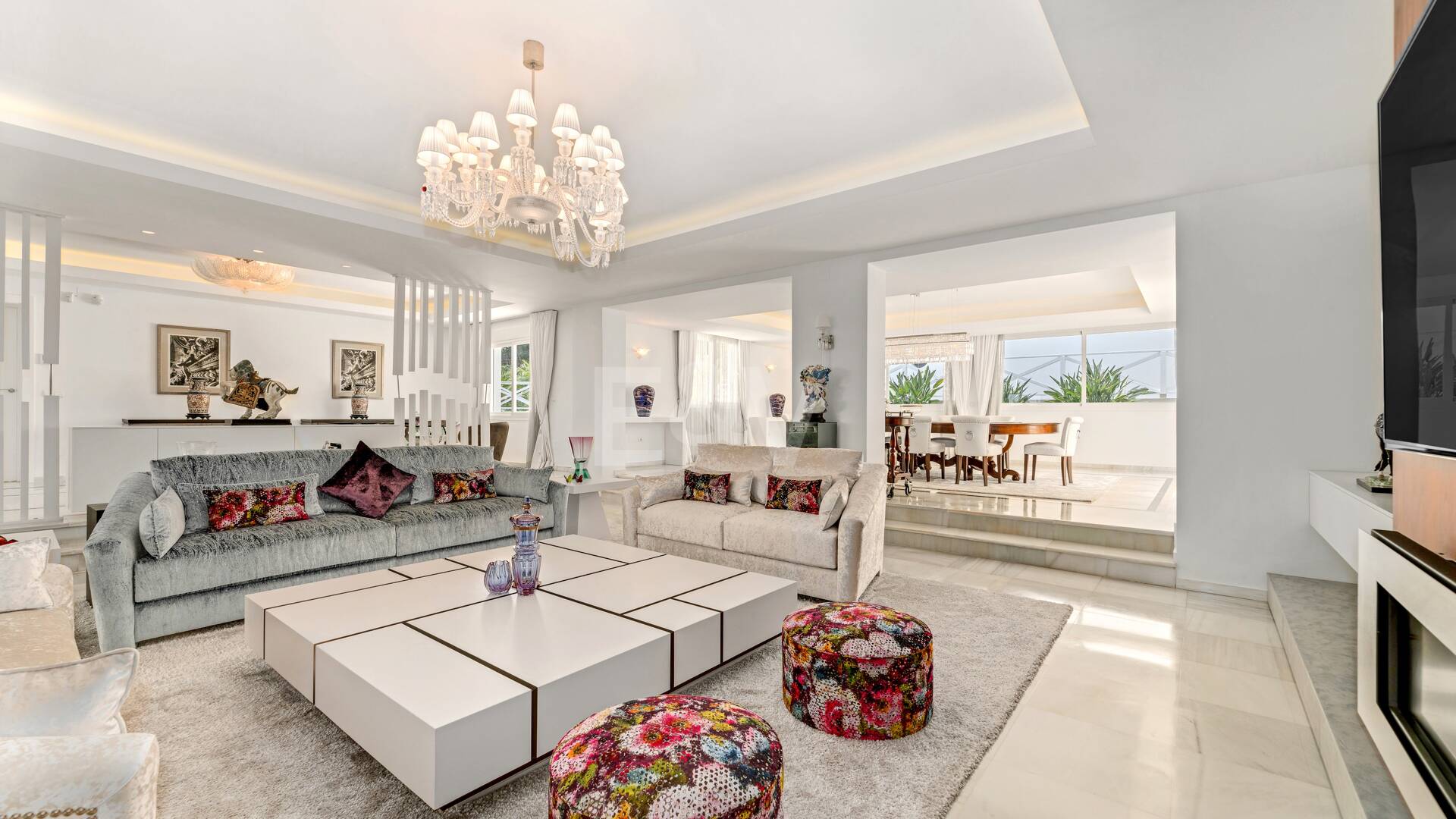 Ekskluzywny 8- Sypialnia Villa w Las Lomas de Marbella Club z Majestic Mountain Views